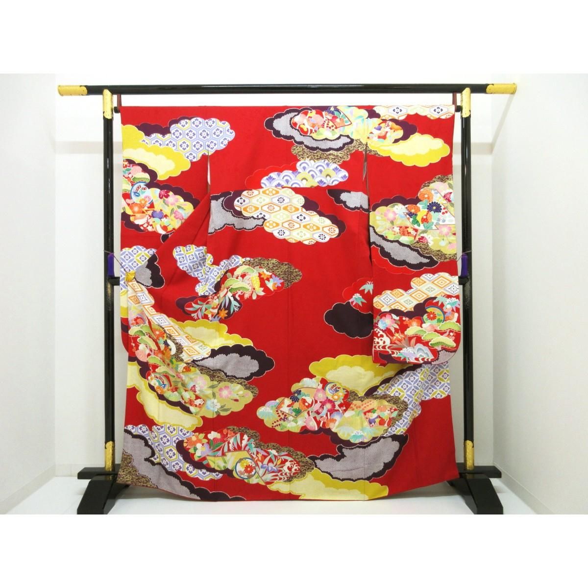 振袖　友禅金彩加工　刺繍入り