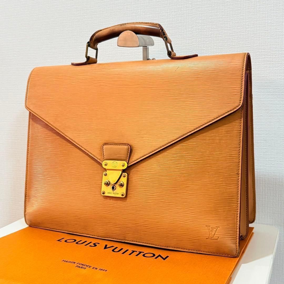 LOUIS VUITTON ルイヴィトン エピ セリエドラゴンヌ ビジネス 美品