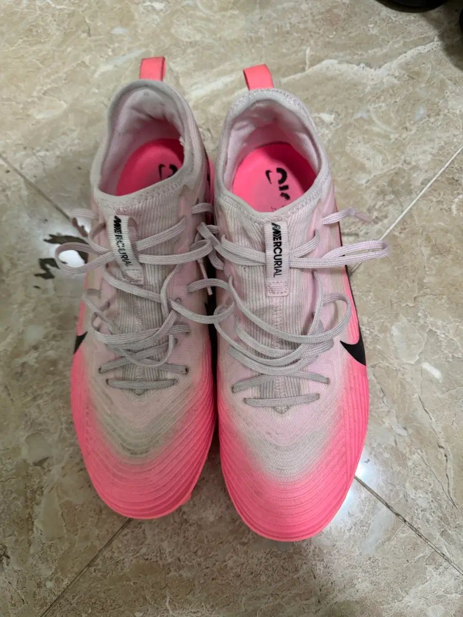 NIKE サッカーシューズ