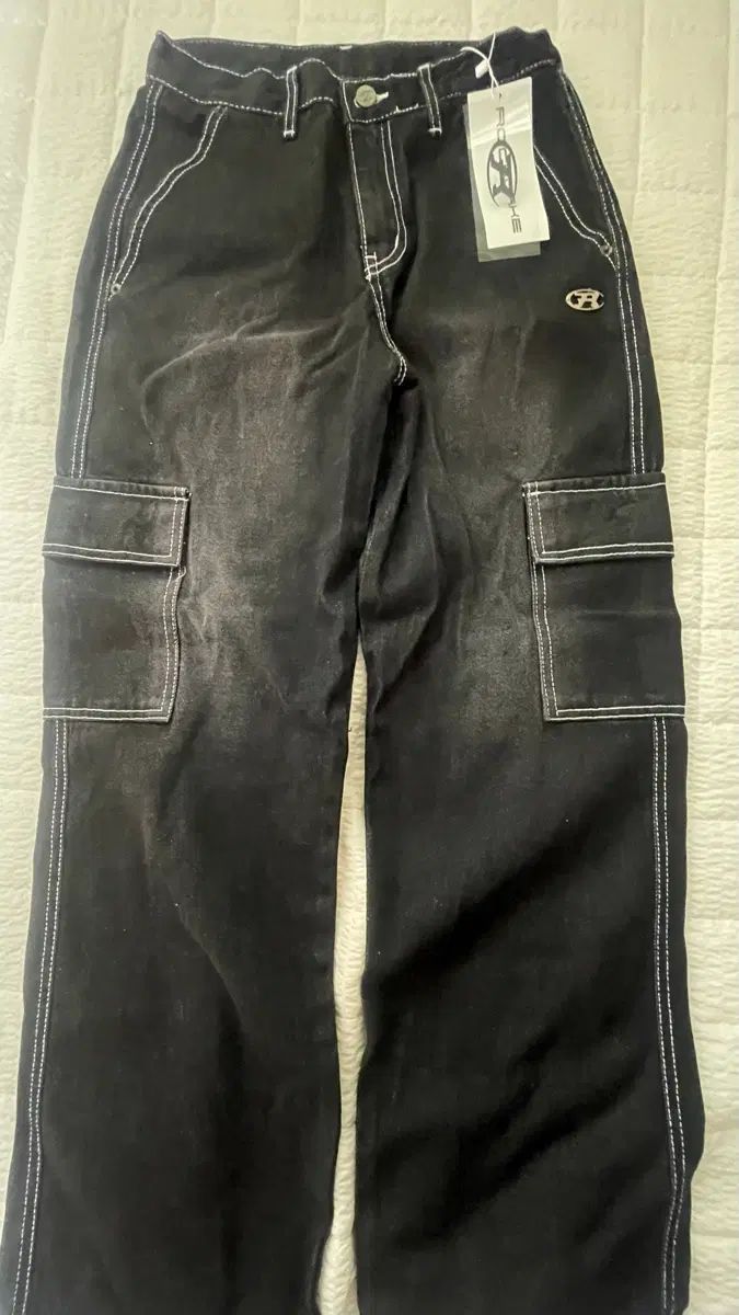 ロックケーキ 新品 デニムパンツ タグ付き