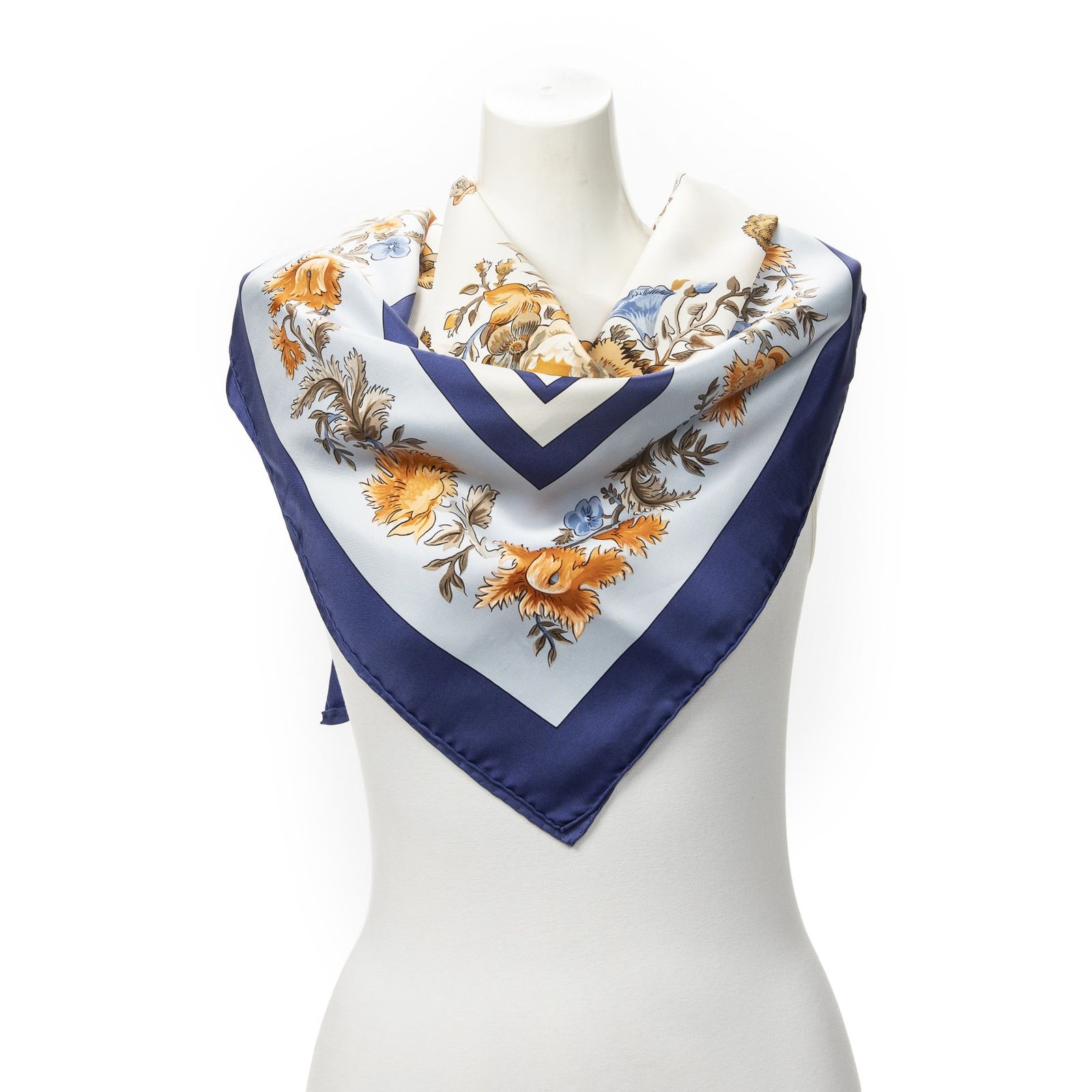 [中古] HERMES エルメススカーフ青、アイボリー、オレンジ100% ツイルシルクA