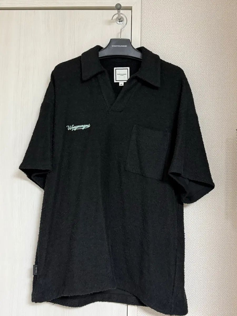 (48) 25ss ウーヨンミ(WOOYOUNGMI) フレンチテリー オープン カラ Tシャツ ブラック 29,767円