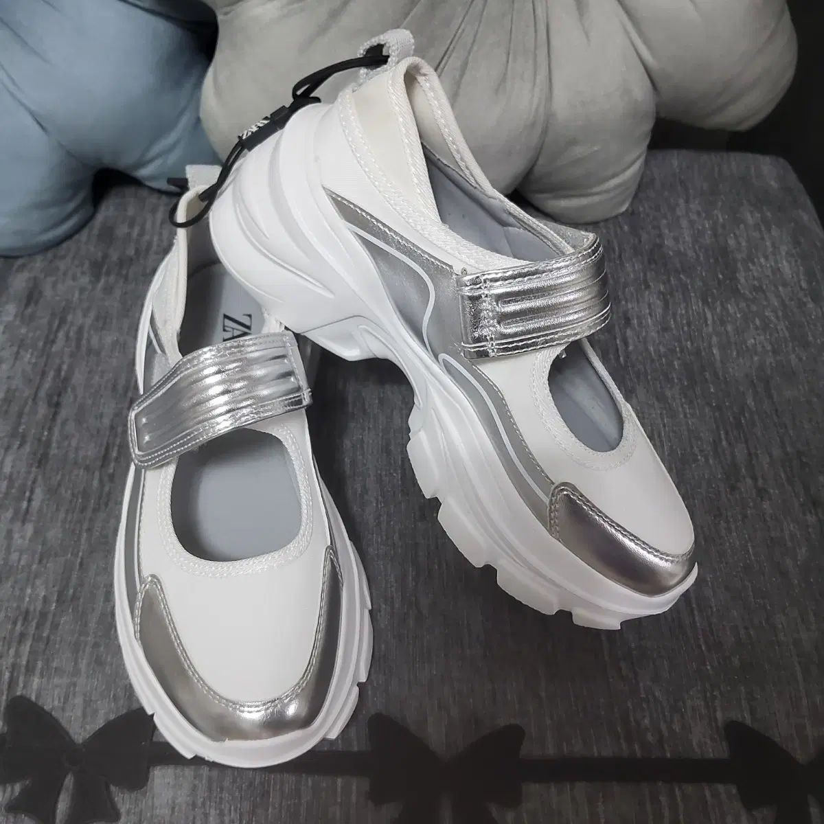 新品 ZARA シルバー チャンキー バレリーナ スニーカー メリージェーン 厚底 36 230 235 6,453円
