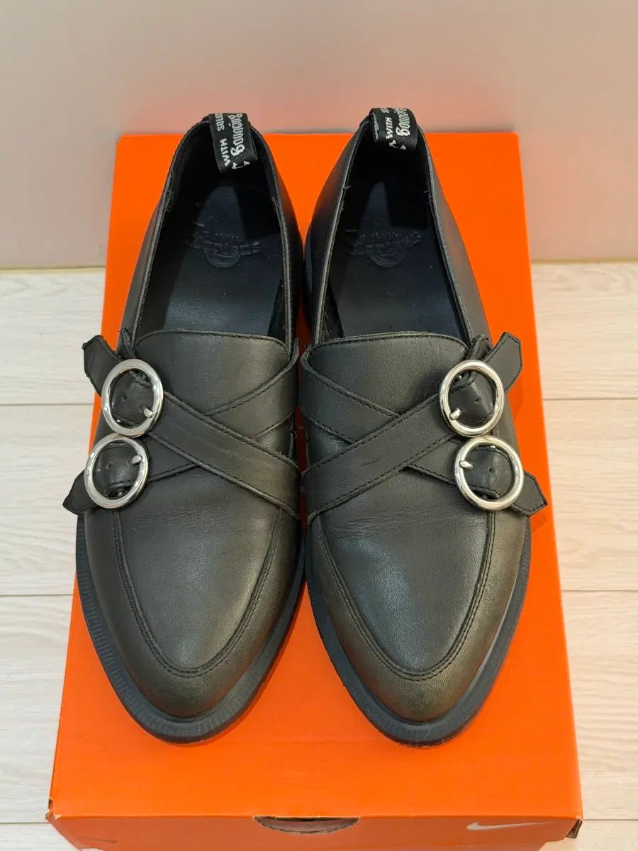DR. MARTENS ドクターマーチン エイプリル（フリル）リン