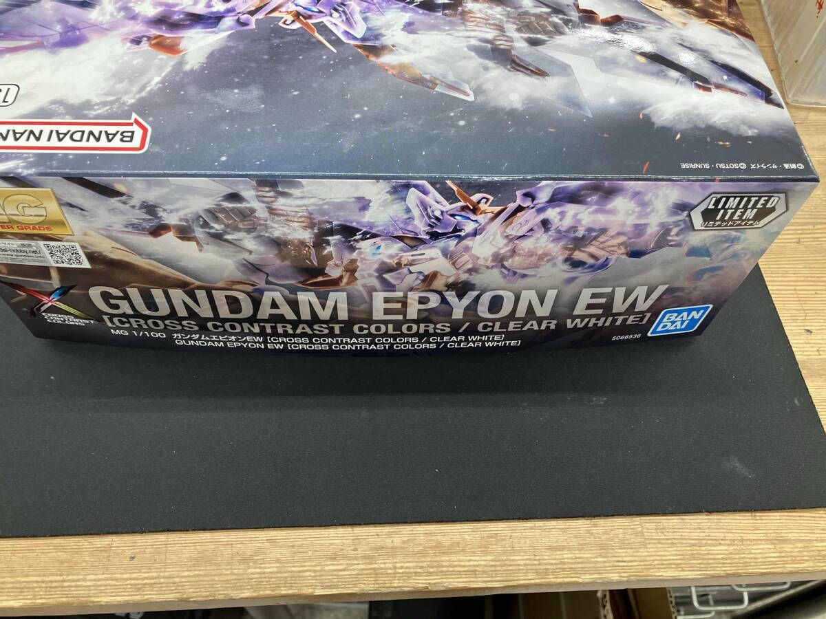 未開封品 プラモデル バンダイ 1/100 ガンダムエピオン EW(CROSS CONTRAST COLORS/CLEAR WHITE) MG ｢新機動戦記ガンダムW Endless Waltz