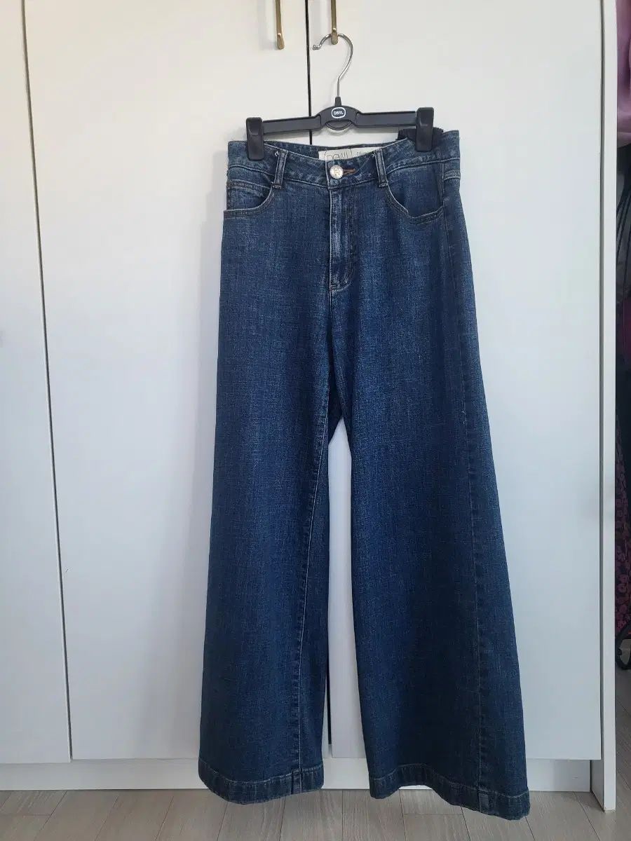 DEWL デニム ズボンです