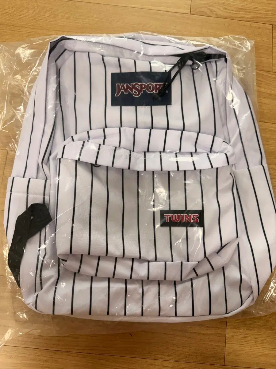 JANSPORT × LG TWINS ストライプ バックパック 9,255円
