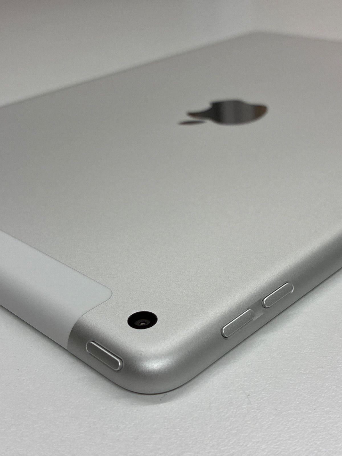 美品 Apple iPad 第9世代 64GB Wi-Fi+Cellular MK493J/A A2604