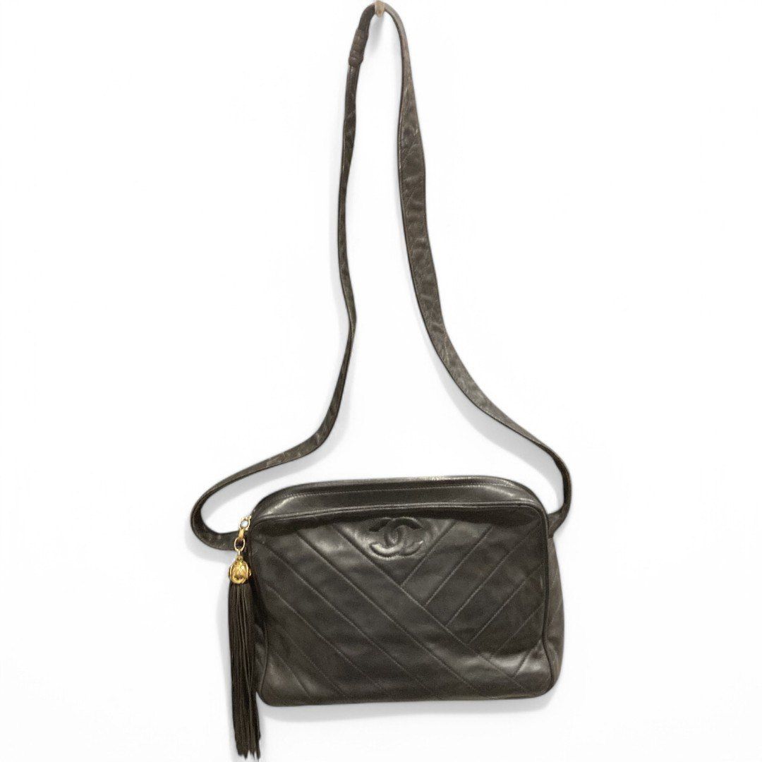 CHANEL (シャネル) タッセルチャーム付き ココマーク ラムレザーショルダーバッグ ブラック ー