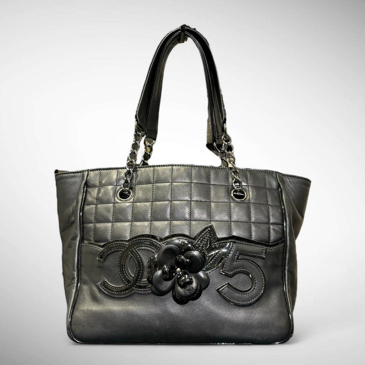 CHANEL (シャネル) カメリア No.5 チェーンレザートートバッグ 21092899100830 ブラック -