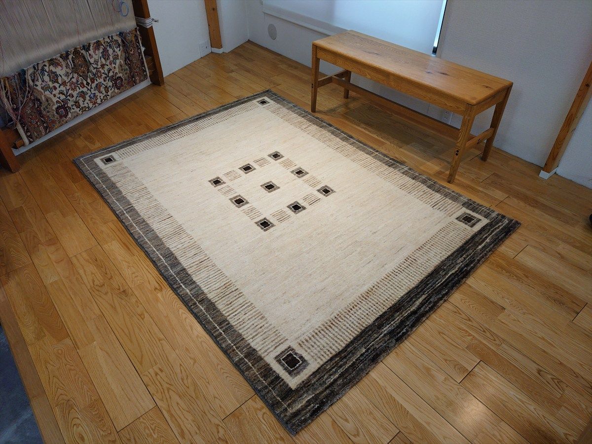 夏は涼しく冬は暖かいオーガニックラグ　ガゼニラハット　197x140㎝ 無染め　P108