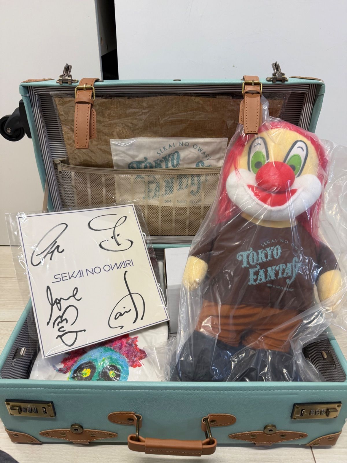 SEKAI NO OWARI グッズ 貴族 スーツケース　グッズ入り　サイン付き 24,500円