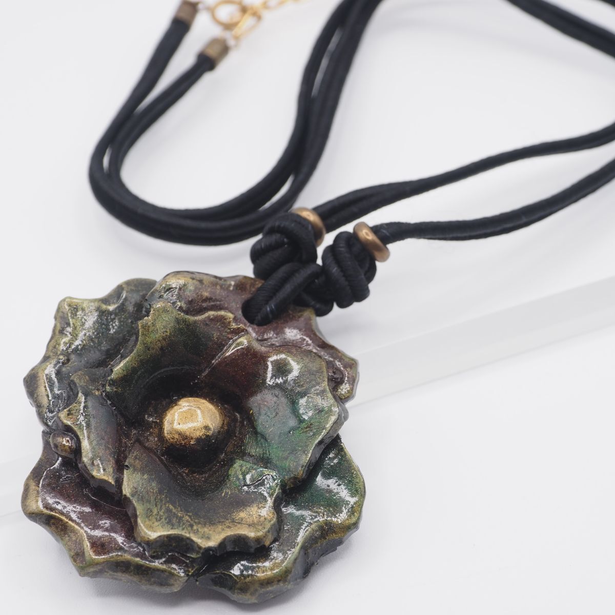 C980 ヴィンテージ HAGAN OF SENSE IN PARIS刻印 ペンダント ネックレス 花 フラワー 紐 デザイン