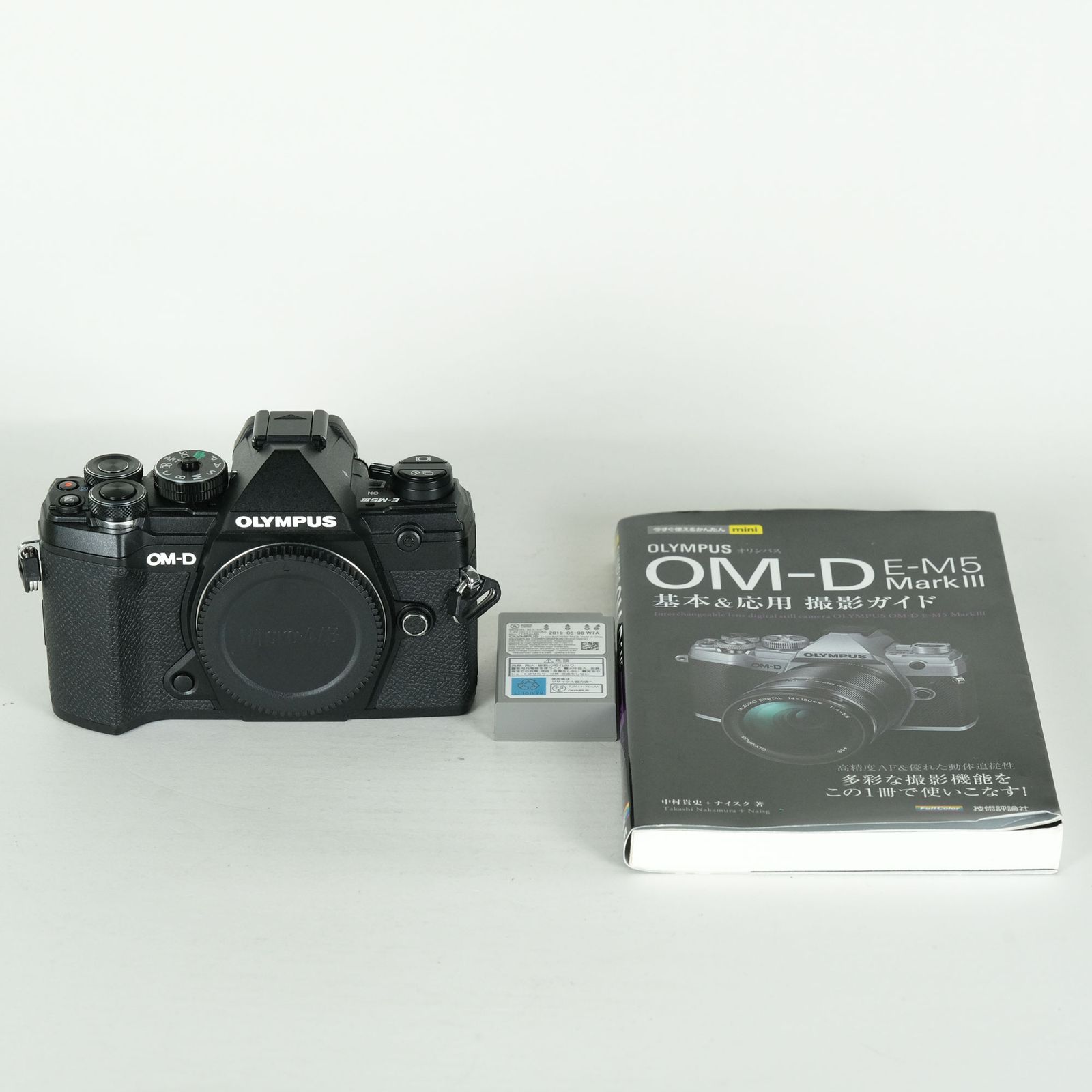 美品 | シャッター数3,538回] OLYMPUS OM-D E-M5 Mark III [ボディ