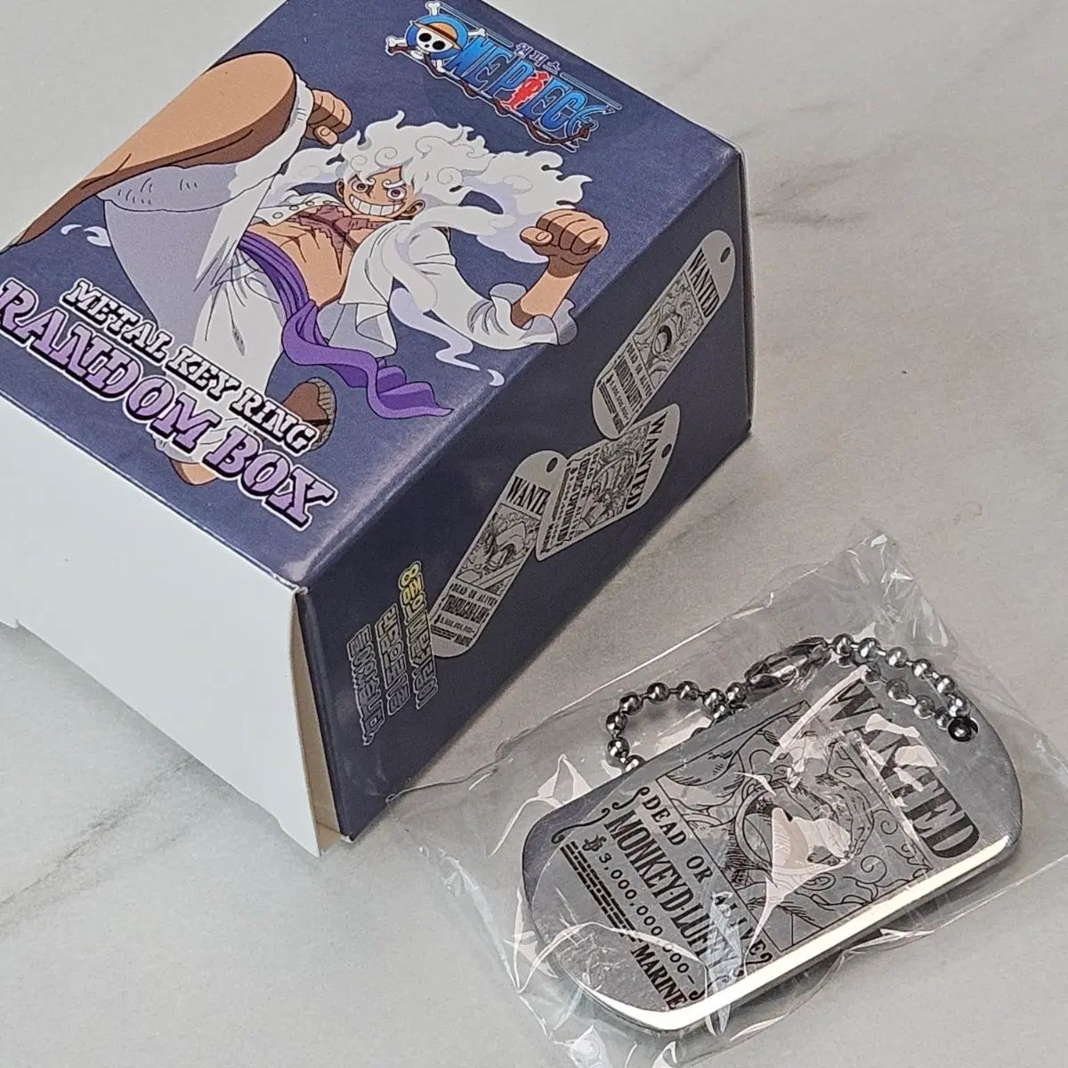 ONE PIECE 現金強奪作戦ポスター メタルキーホルダー ニカ ルフィ 確定
