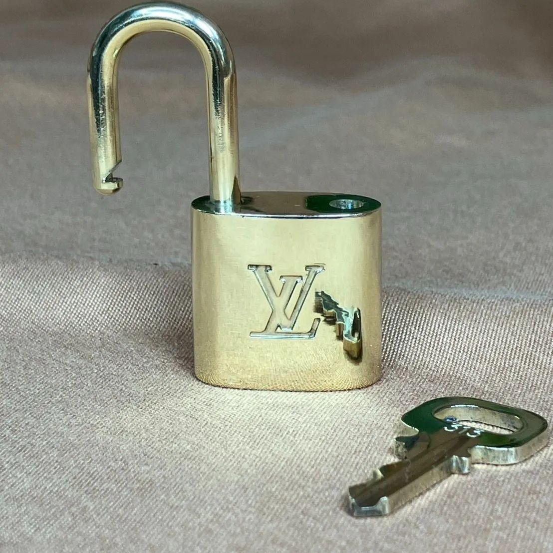 LOUIS VUITTON ルイヴィトン パドロック 南京錠 カデナ313 鍵付き