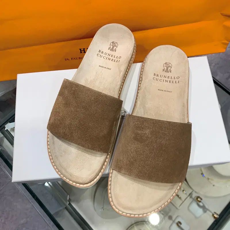 メンズ/ブルネロクチネリ スウェード スライド スリッパ ブラウン 143,953円