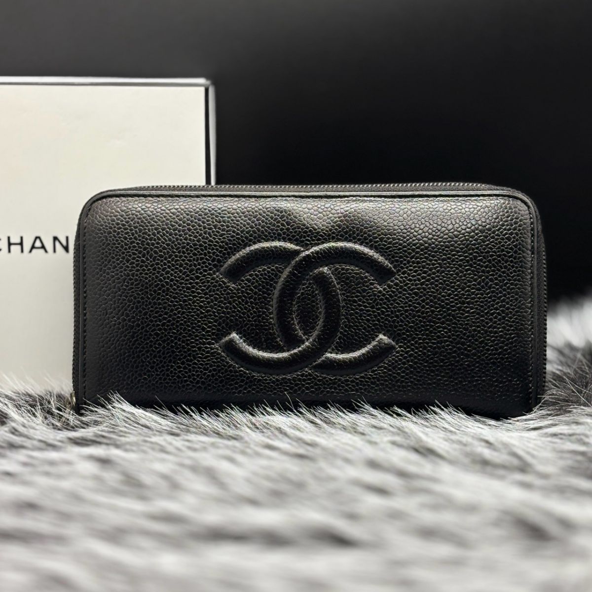 艶めく黒が紡ぐ永遠の品格】 CHANEL 長財布 キャビアスキン ココマーク