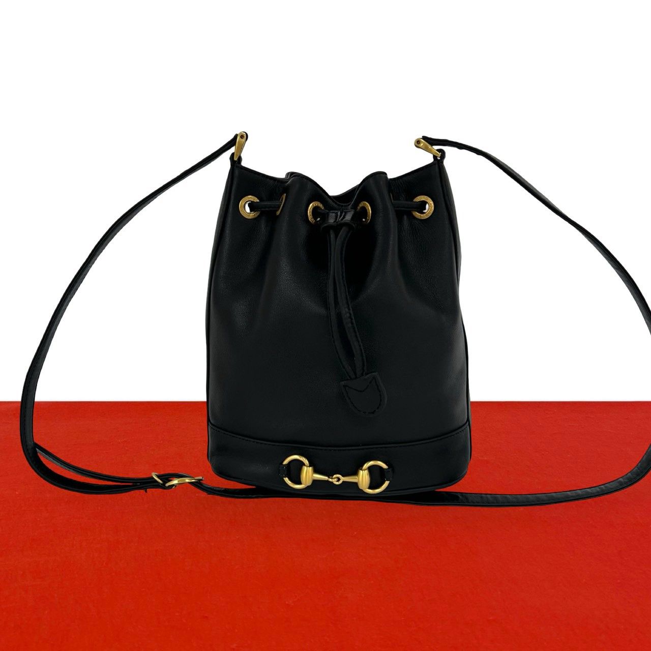 極 美品 GUCCI グッチ オールドグッチ ヴィンテージ ホースビット 金具 レザー 本革 巾着 ショルダーバッグ ポシェット ブラック 26396