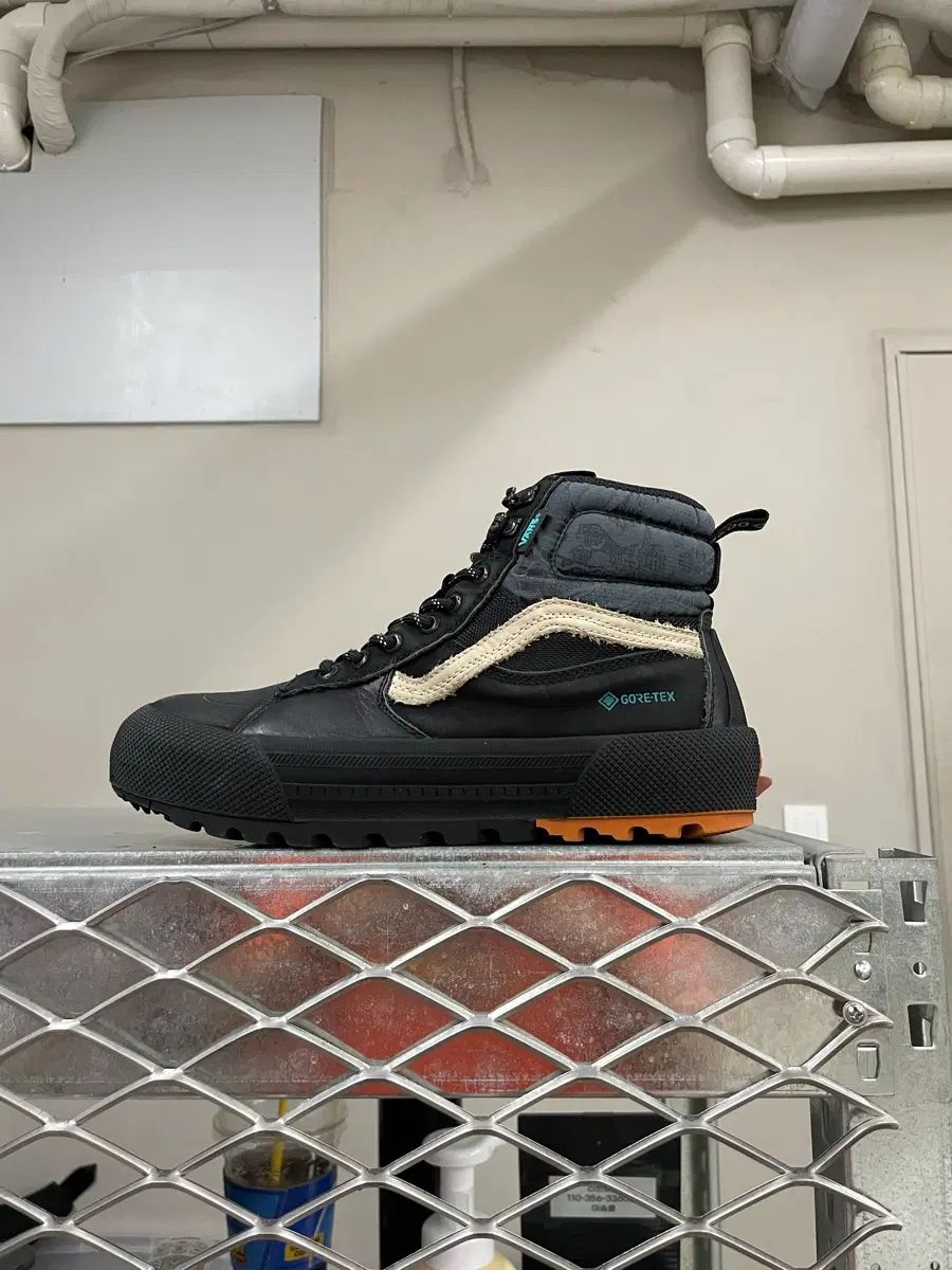 VANS スケートハイ ゴアテックス MTE-3 40 (gr-5936)
