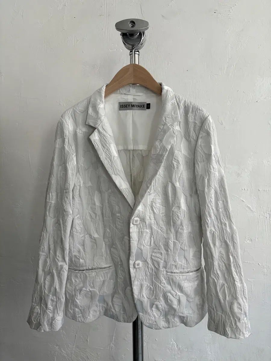 ISSEY MIYAKE イッセイミヤケ 白 COLOR リンクル加工 ジャケット
