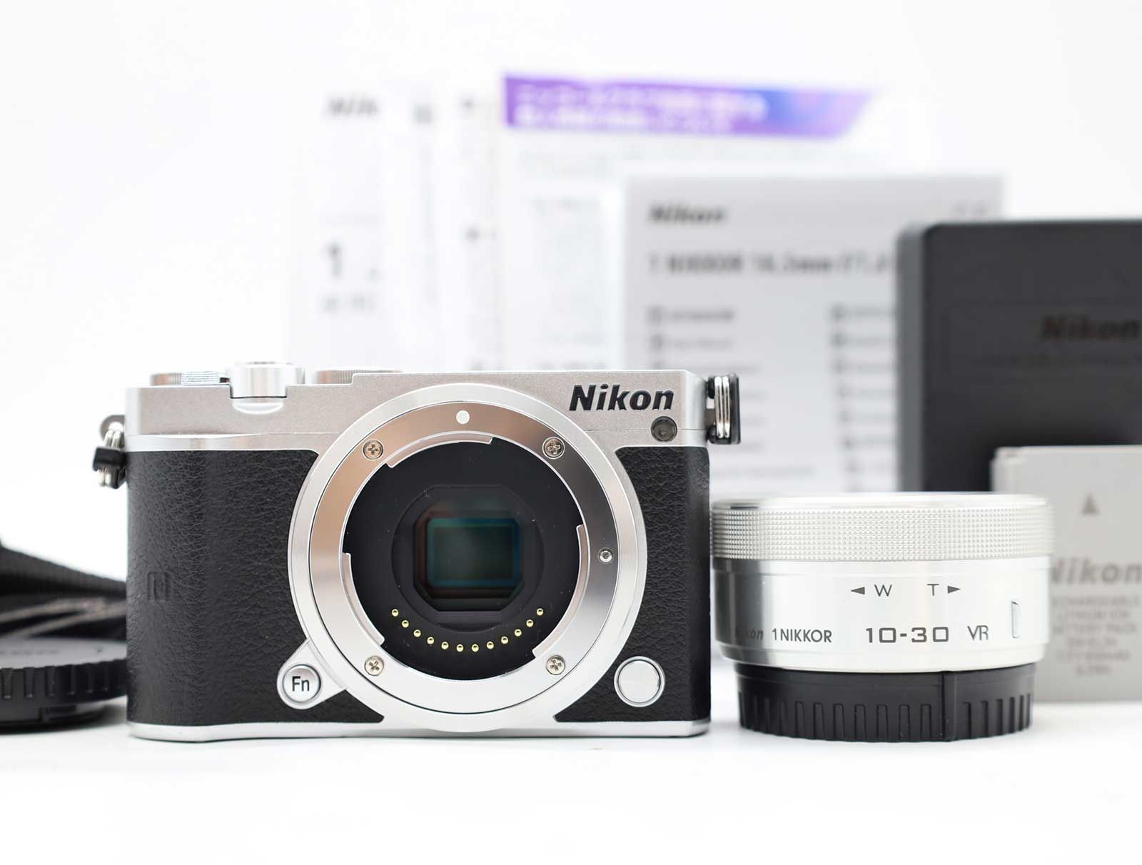 ニコン Nikon 1 J5 20.8MP Digital Camera 10-30mm Lens Silver 1119 Shots [良品] #Z6763A