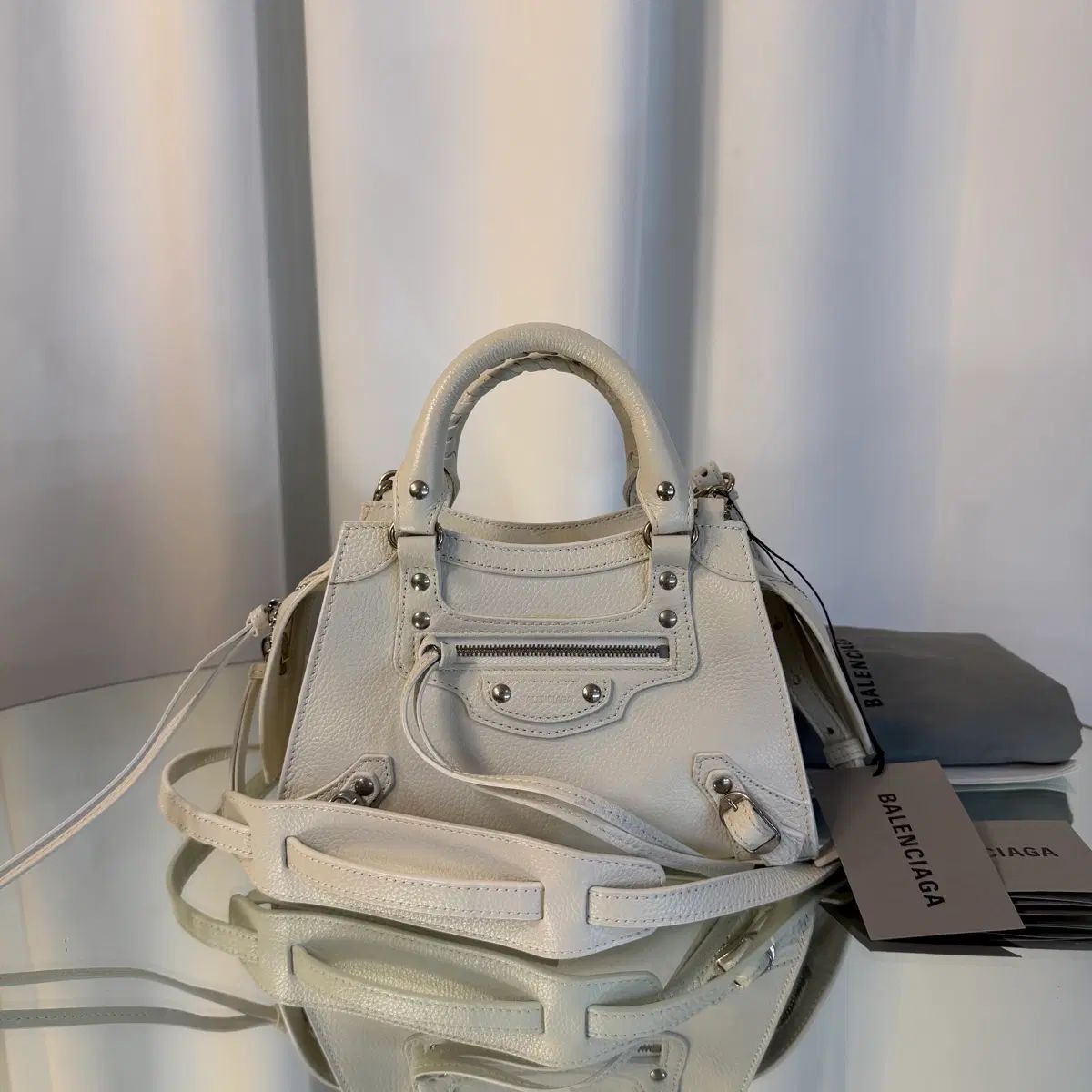 バレンシアガ NEO Classic ミニ トップハンドルバッグ 638524