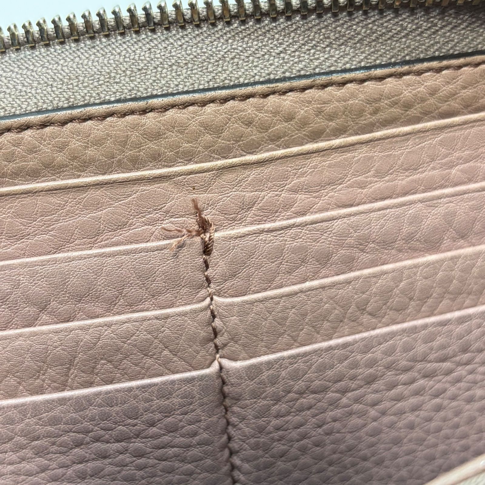 グッチ ソーホー 長財布 ラウンドファスナー カーフレザー タッセル キャメル 4882 GUCCI グッチ 長財布 ソーホー ラウンドファスナー レザー ピンク