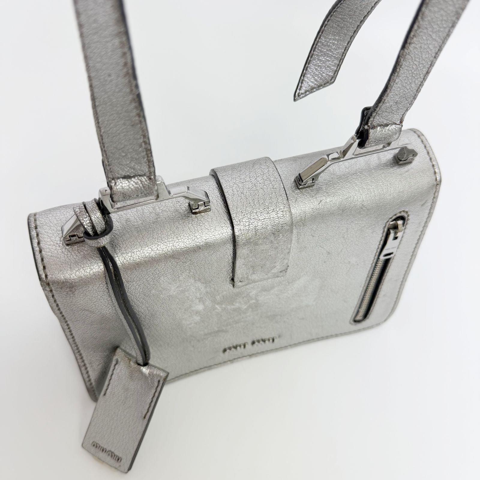 中古】MIU MIU ミュウミュウ メタリックレザー プッシュロック 斜め