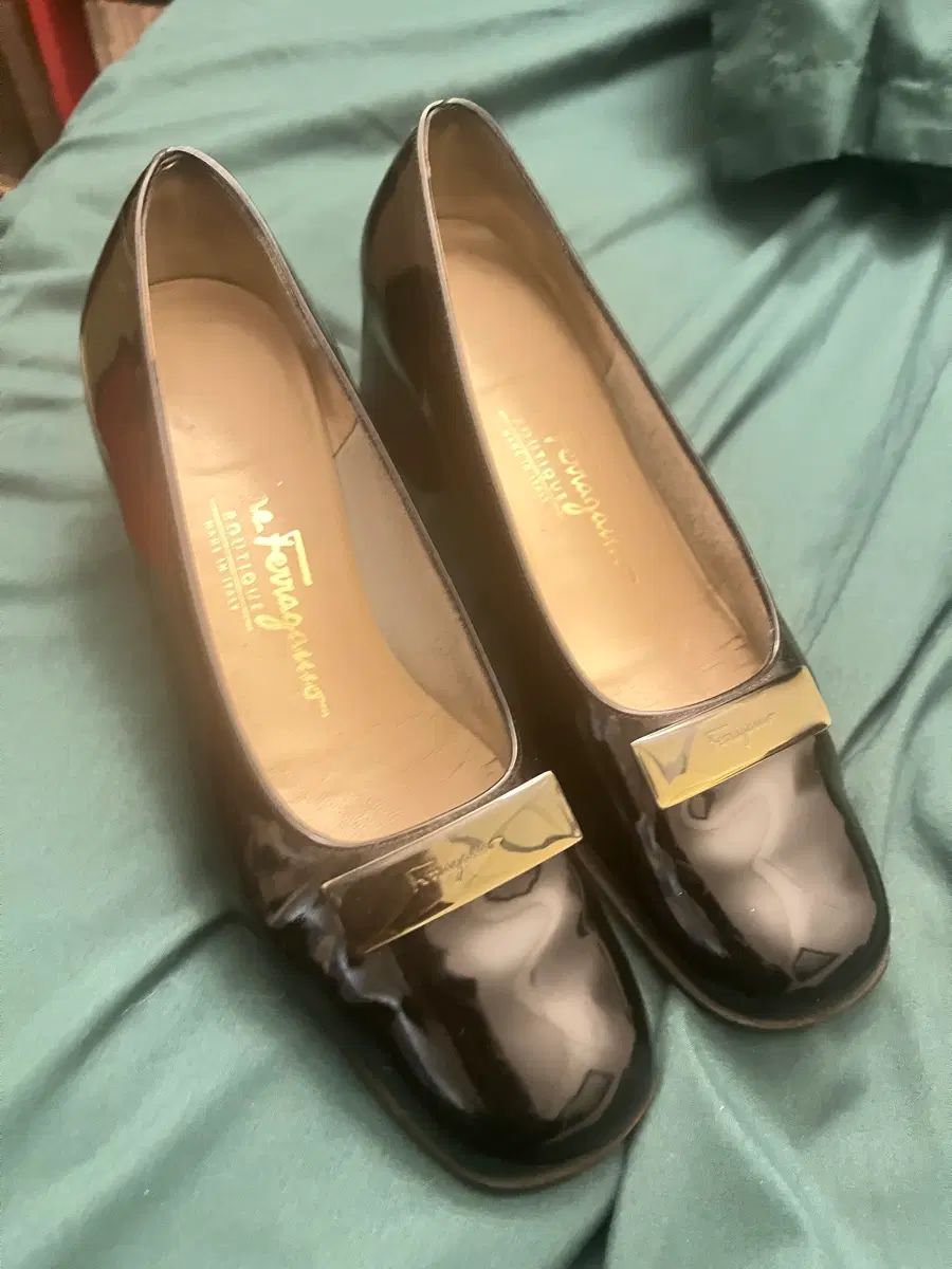 フェラガモ 正規品 パンプス 230