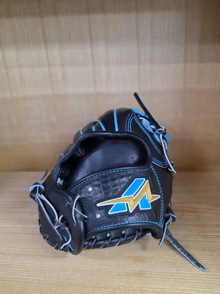 アルティス 野球グローブ i-440 ブラック/ブルー 36,875円