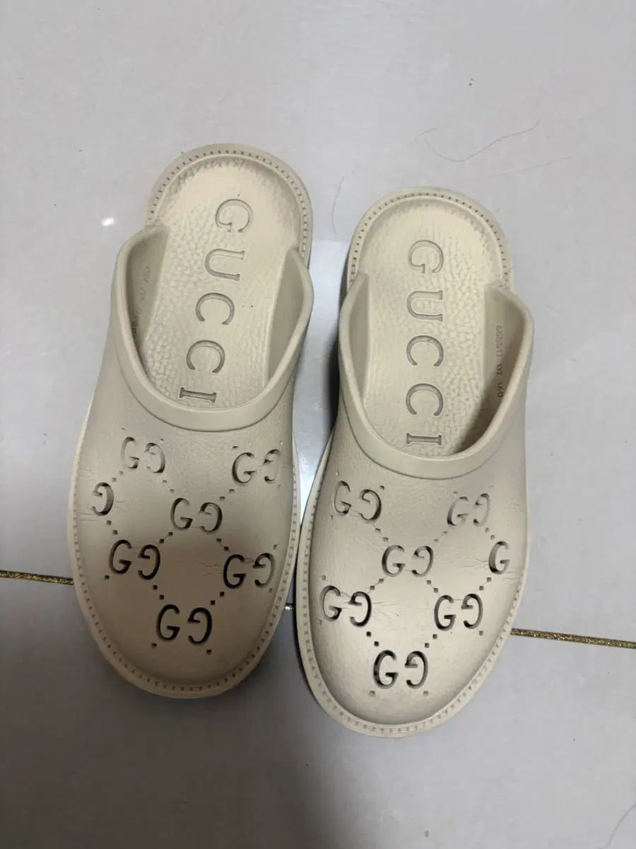 グッチスリッパ