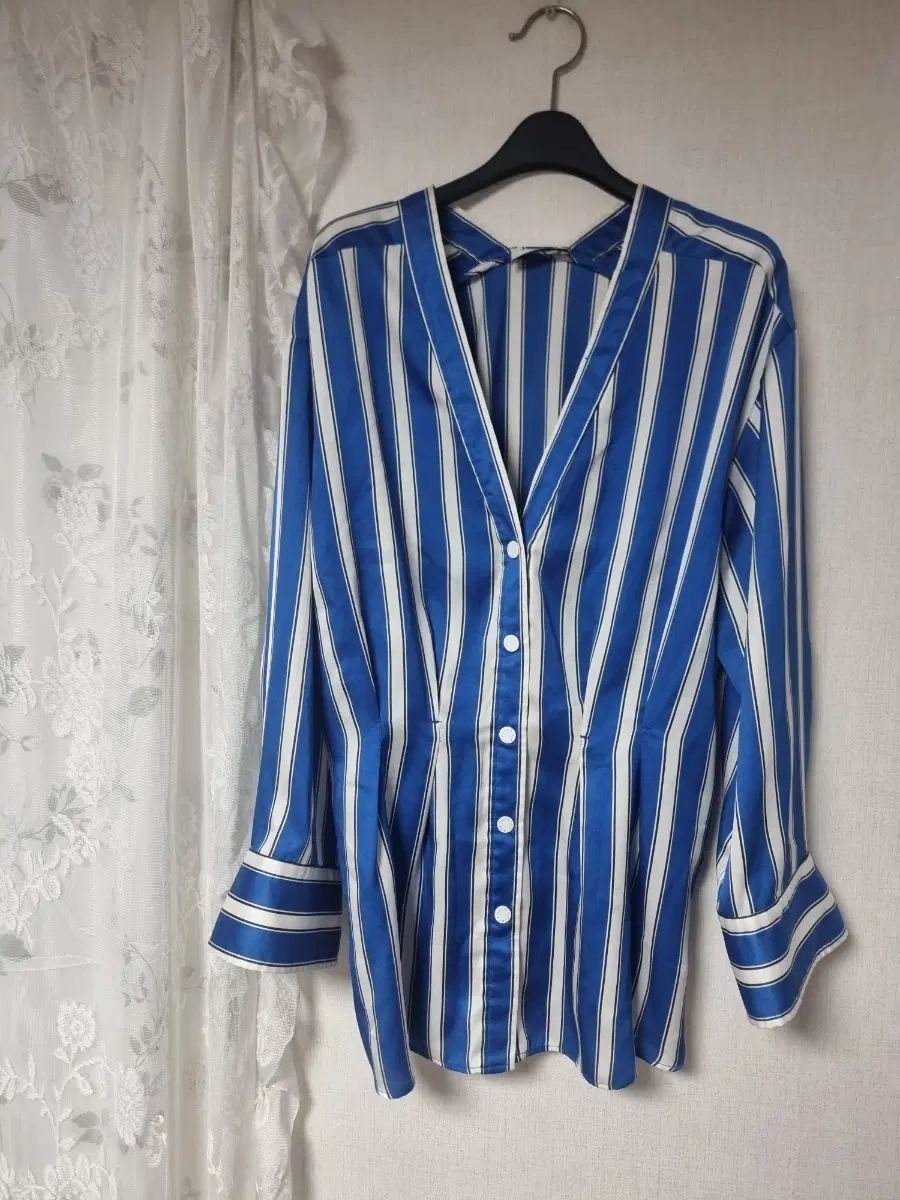 SANDRO ブルー ストライプ シャツ