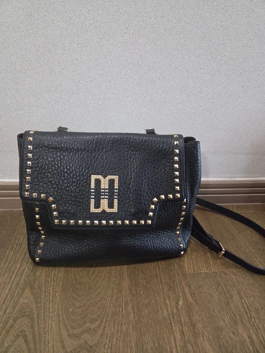 DAKS クロスバック ブラック スタッズ 装飾 6,545円