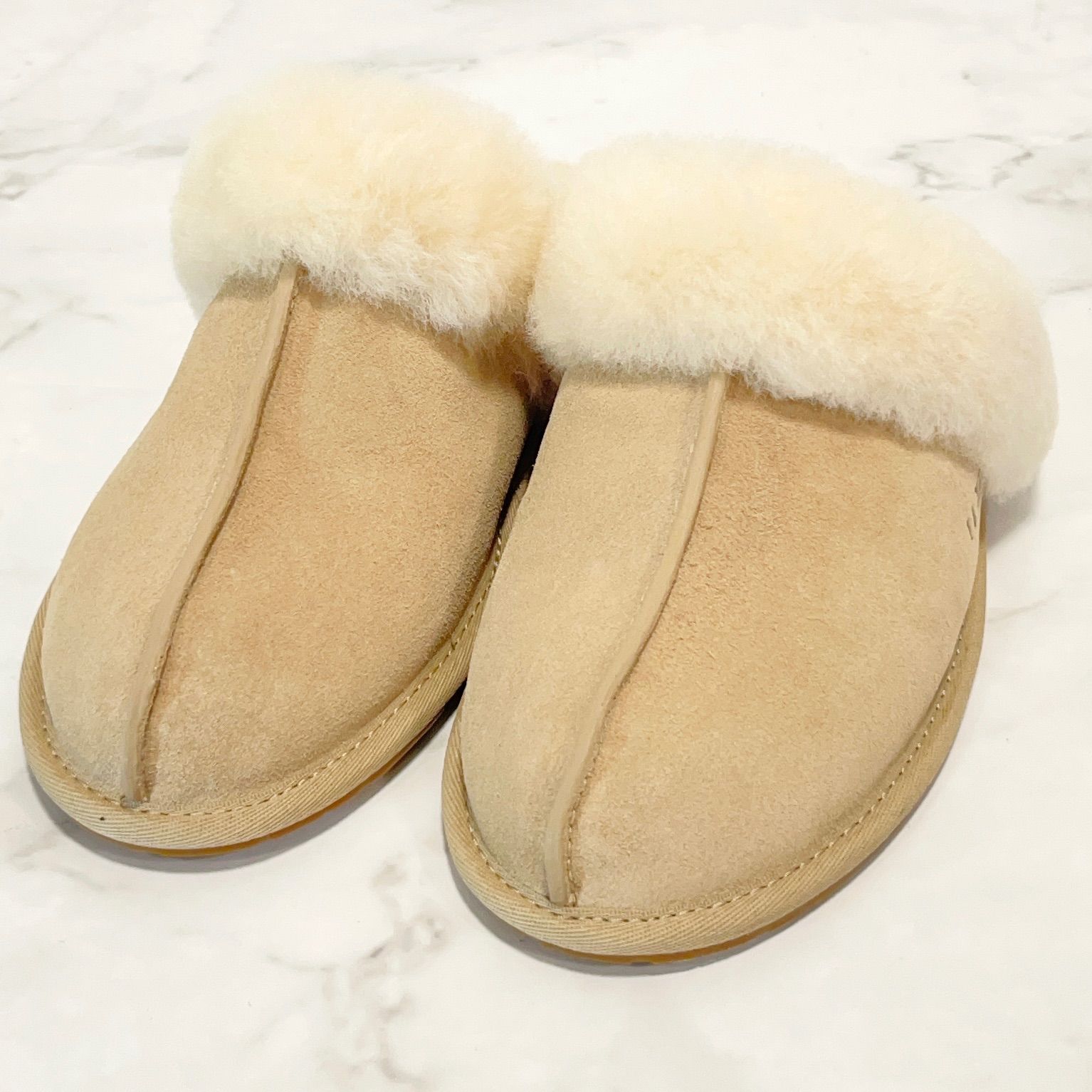美品　UGG アグ　Scuffette II スカフェットII Sand サンド　スリッパ　ムートン　1106872 レディース 25cm