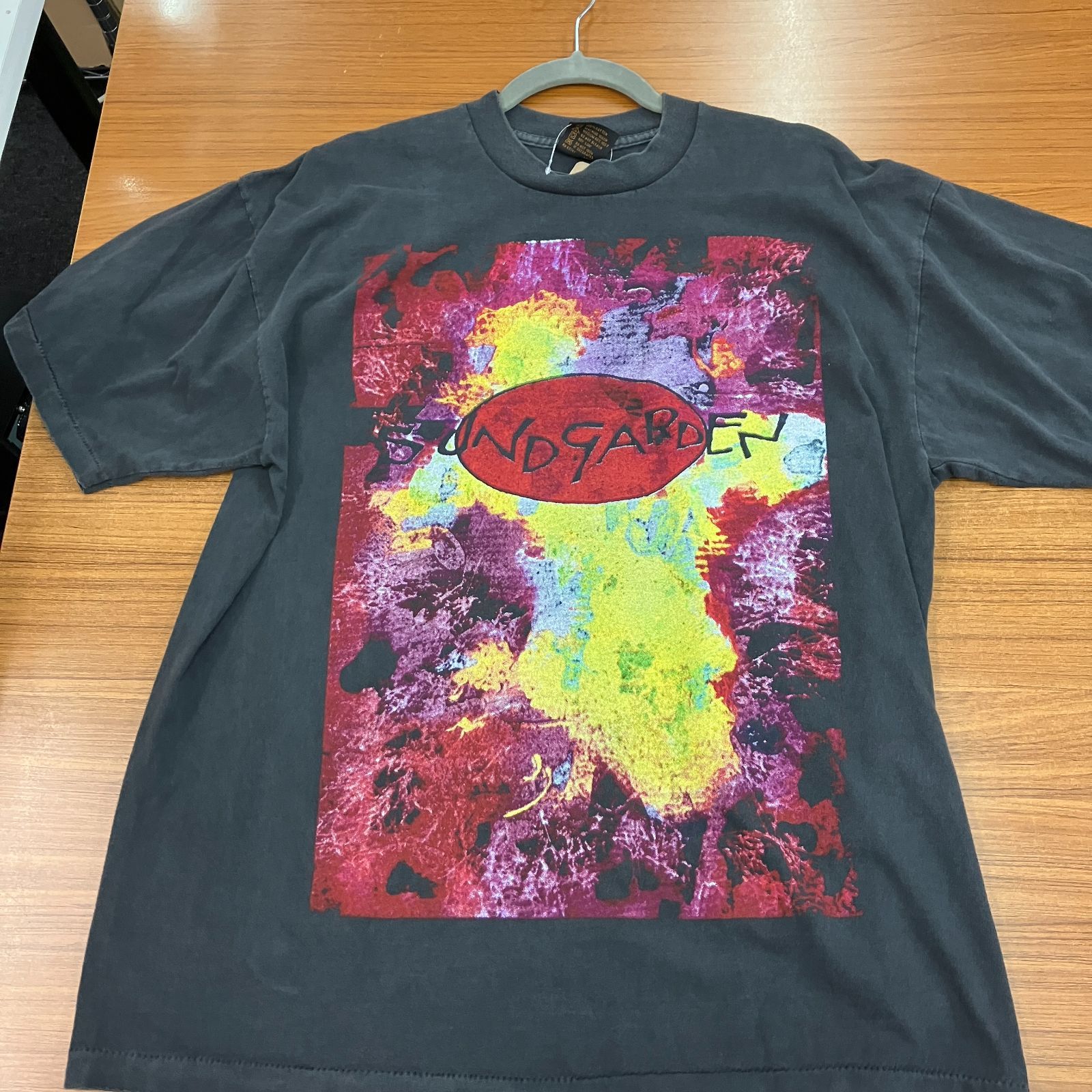 【送料無料】1070085 ⑭サウンドガーデン　大変貴重なビンテージTシャツ　古着　　Made ㏌ U.S.A　サイズXL
