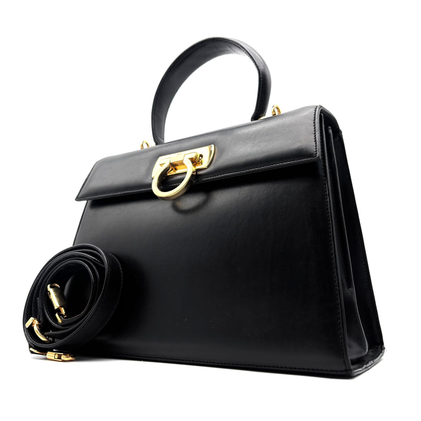 サルヴァトーレフェラガモ Salvatore Ferragamo ガンチーニ 2way ハンドバッグ ショルダーバッグ レザー ブラック 黒 ゴールド金具 フラップ 肩掛け 斜め掛け お盆 帰省 シルバーウィーク 敬老の日 秋休み 行楽 ハロウィン 七五三