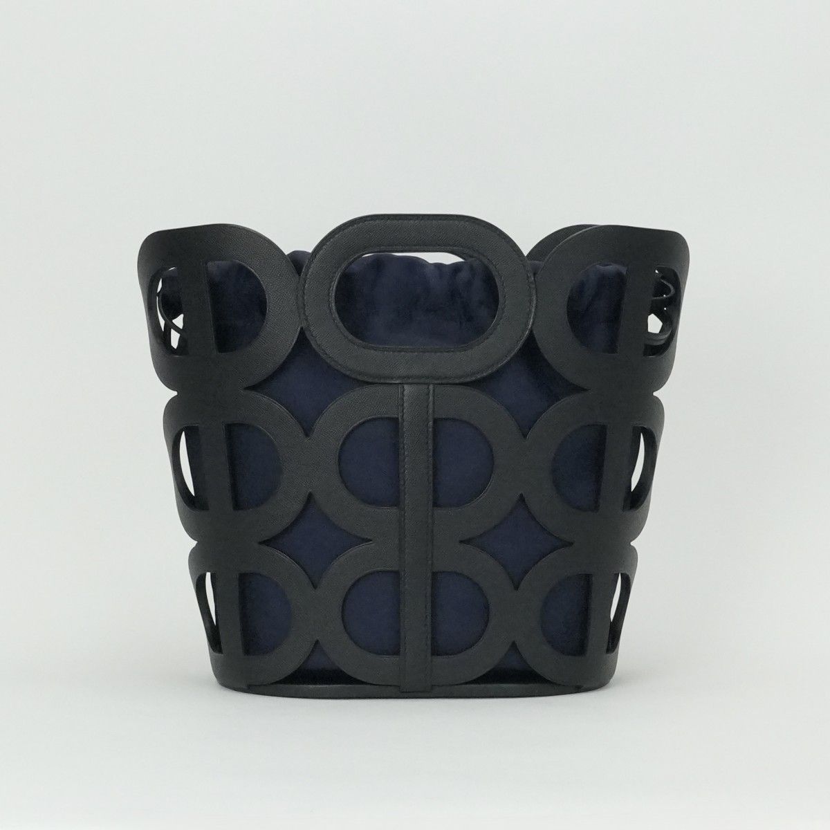 エルメス HERMES シェーヌダンクルバッグ シェーヌダンクル バッグ トートバッグ マダムカーフスキン シルク ノワール Noir ブラック Black ネイビー Navy 黒 紺 かごバッグ 445,500円