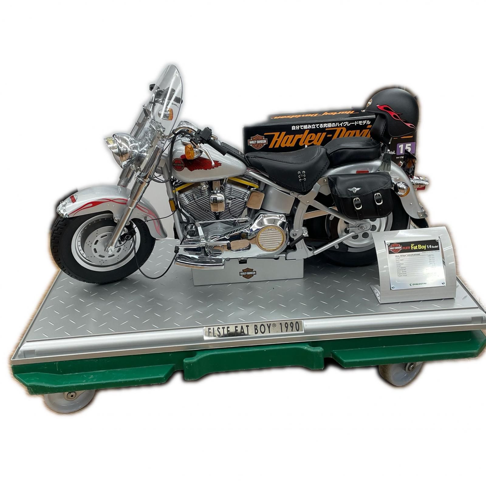 ディアゴスティーニ 週刊ハーレーダビッドソン FLSTF FatBoy 1/4スケール