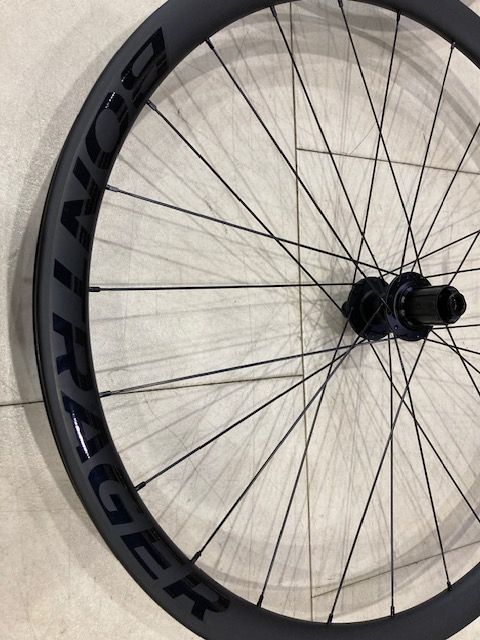 新品　BONTRAGER　アイオロス　ELITE35　TLR