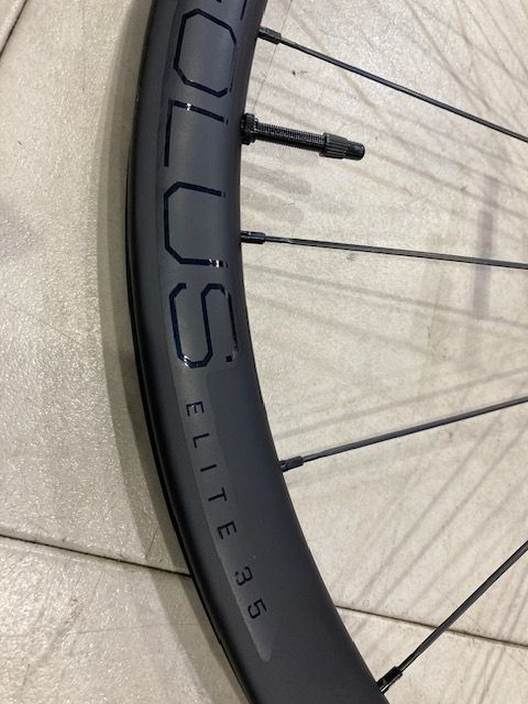 新品　BONTRAGER　アイオロス　ELITE35　TLR