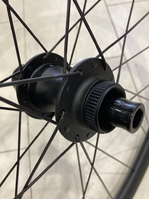 新品　BONTRAGER　アイオロス　ELITE35　TLR