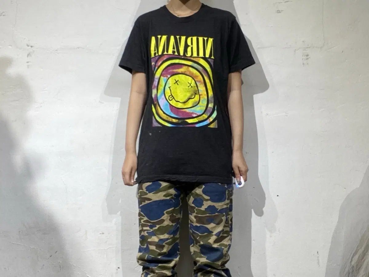 NIRVANA(ニルヴァーナ) OFFICIAL レインボー スマイル グラフィック Tシャツ L
