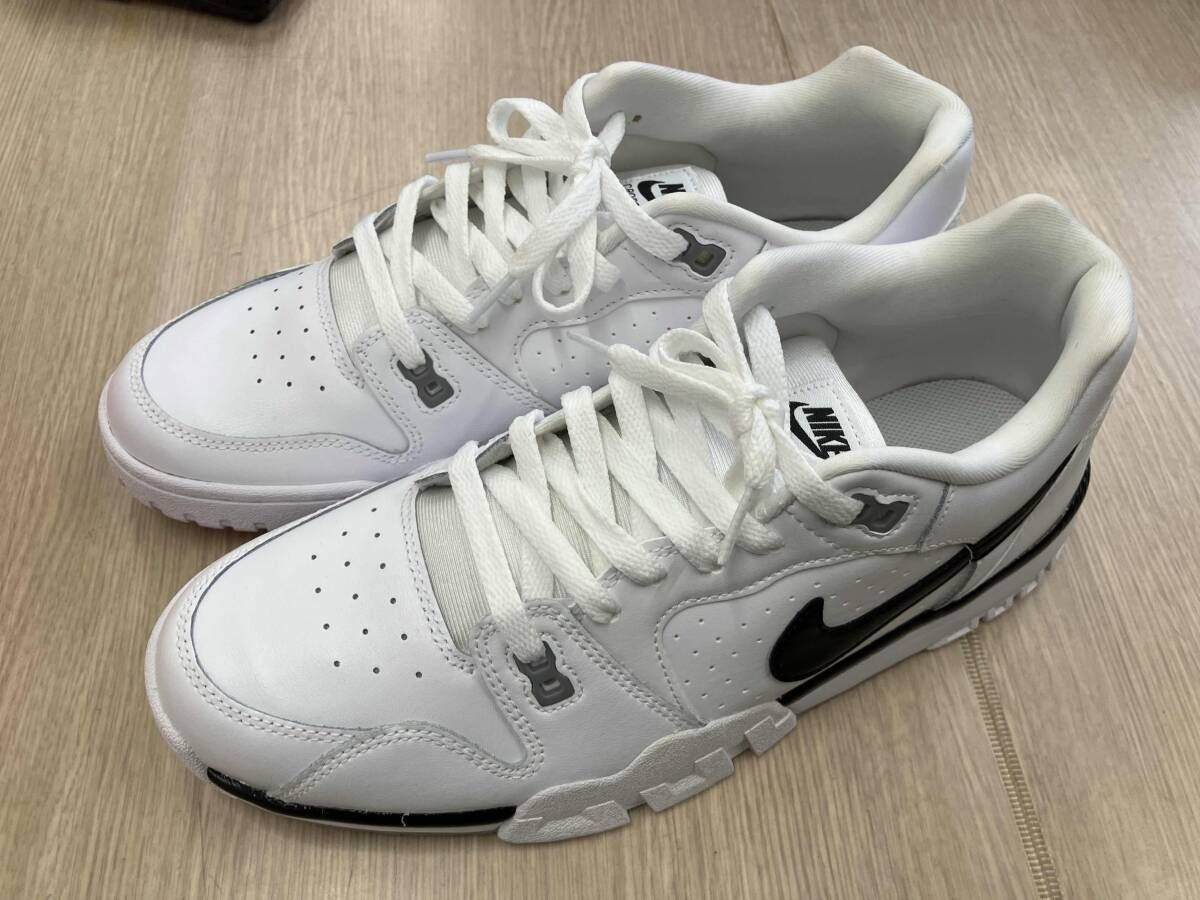 NIKE CROSS TRAINER LOW スニーカー　CQ9182-106 サイズ28.5 ※左足に赤い着色あり
