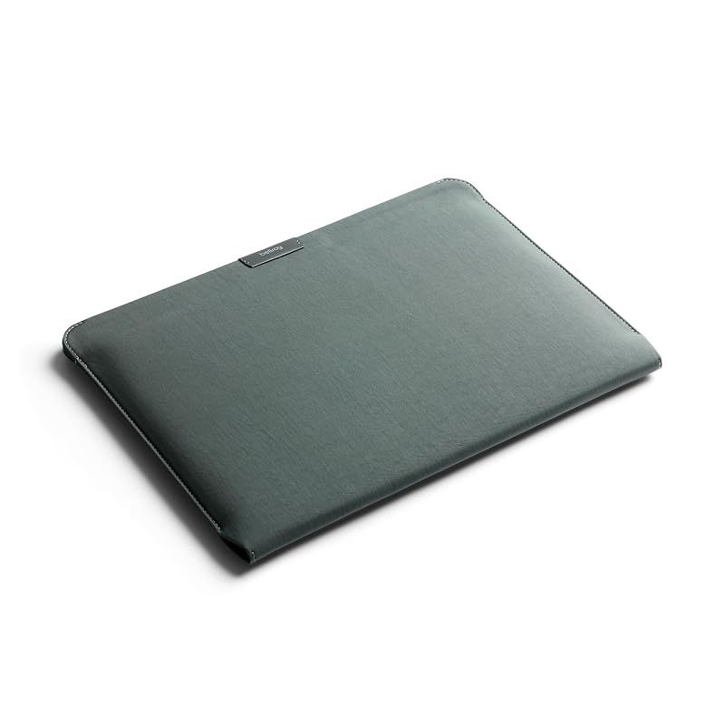 【新品】 Bellroy Laptop Sleeve（14インチのMacbook Pro、耐水性のあるリサイクル素材、マグネット式開閉） - Everglade