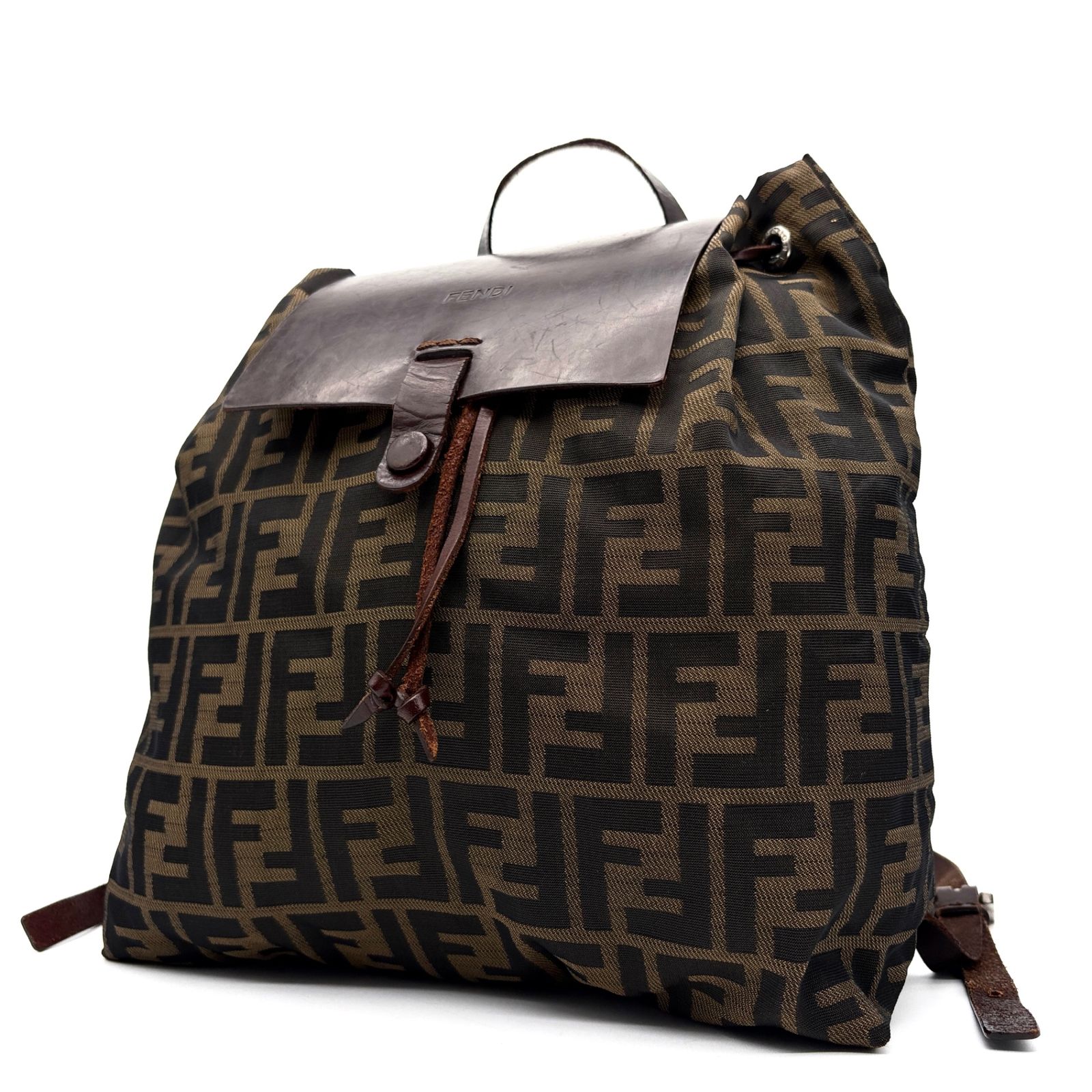フェンディ FENDI ズッカ FF柄 リュックサック バックパック キャンバス レザー ブラウン 茶 大容量 巾着 フラップ 残暑 帰省 シルバーウィーク 敬老の日 秋休み 行楽 ハロウィン 七五三 ギフト プレゼント 19,500円