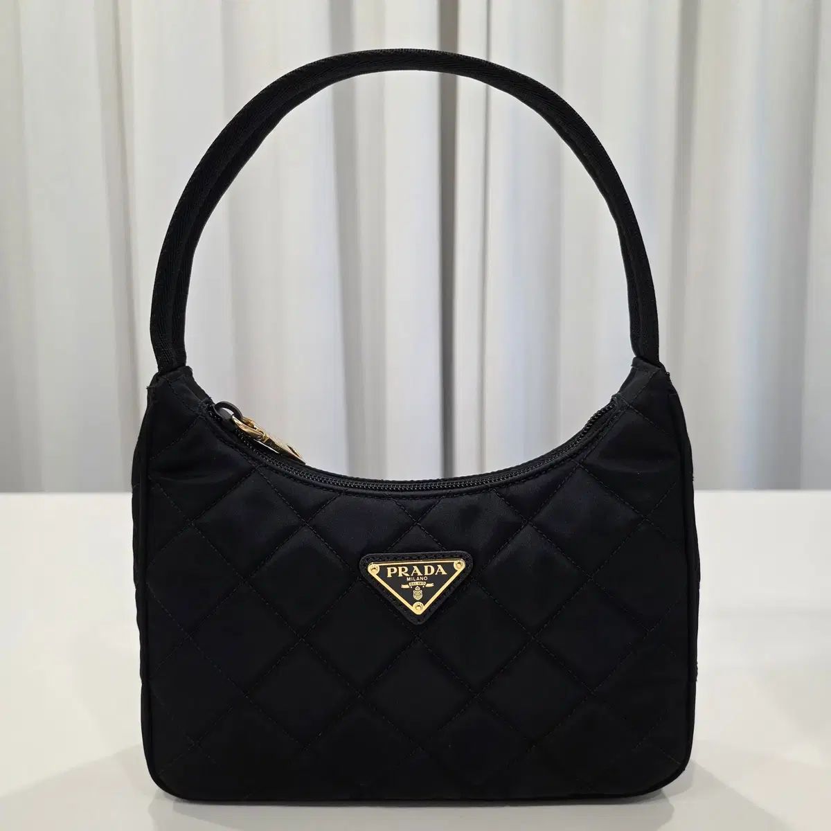 中古ブランド PRADA プラダ ナイロン キルティング HOBO BAG ブラック ゴールド 金具 1NE051