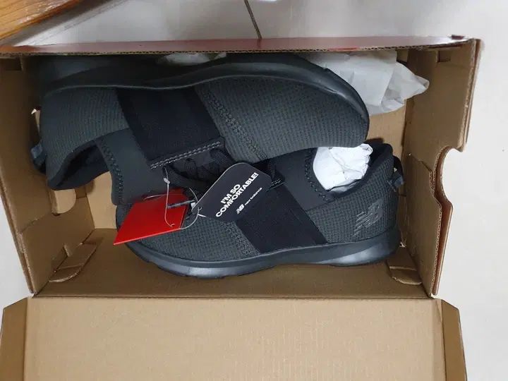 (新品) New Balance ニューバランス ブラック スニーカー 235mm_軽くて快適なユニセックス スニーカー