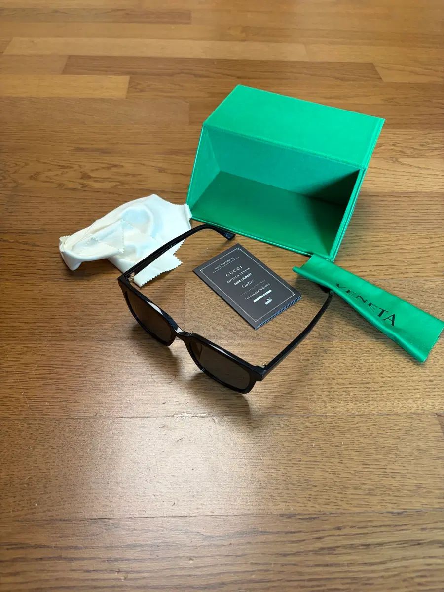 F ボッテガ・ヴェネタ サングラス