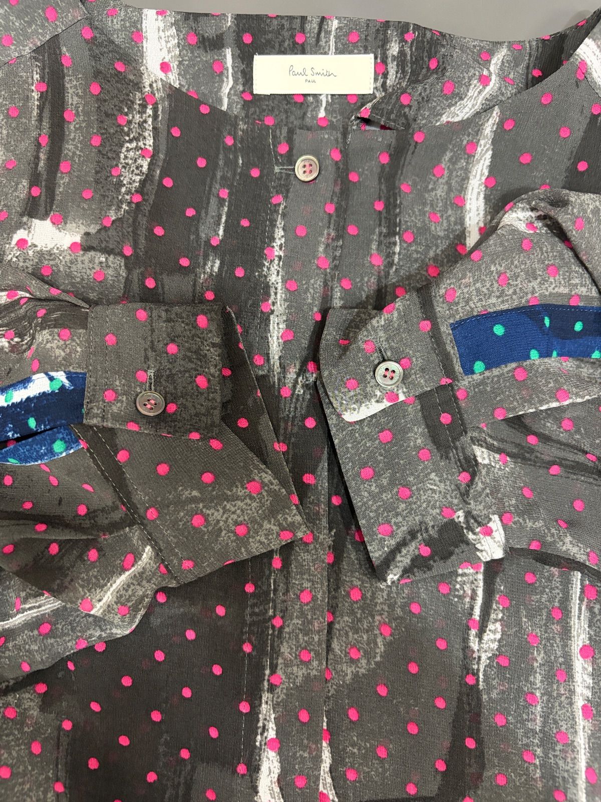 https://assets.mercari-shops-static.com/-/large/plain/2JVKWgvuZz9FNHHWxrdFSh.jpg@jpg